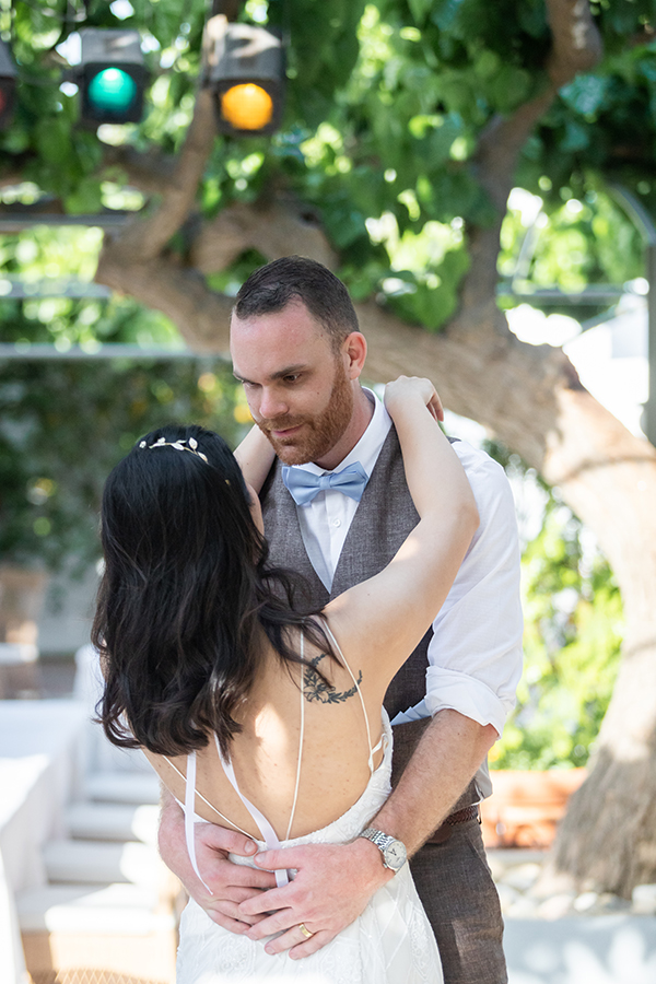 lovely-destination-wedding-rethimno-blue-white-florals_01x