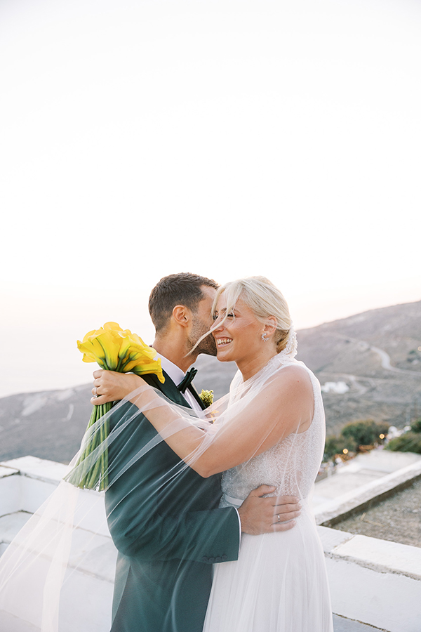beautiful-summer-wedding-tinos-pretty-pops-yellow_02