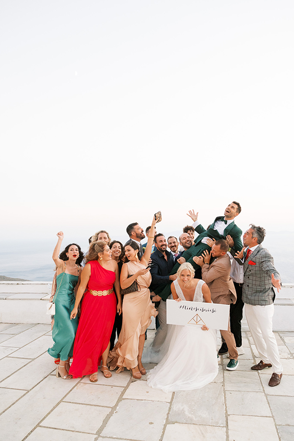 beautiful-summer-wedding-tinos-pretty-pops-yellow_04