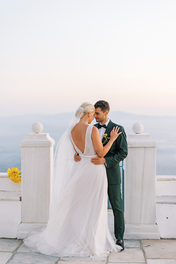 beautiful-summer-wedding-tinos-pretty-pops-yellow_04x