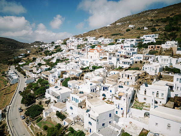 beautiful-summer-wedding-tinos-pretty-pops-yellow_08