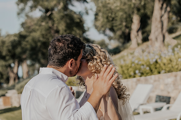 rustic-summer-wedding-courti-estate-lovely--florals_03x