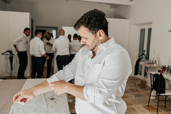 rustic-summer-wedding-courti-estate-lovely--florals_09