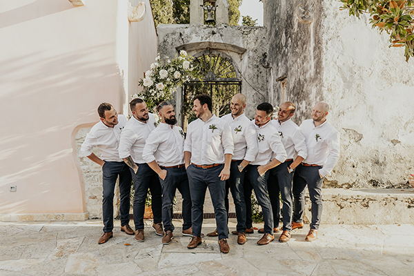 rustic-summer-wedding-courti-estate-lovely--florals_10