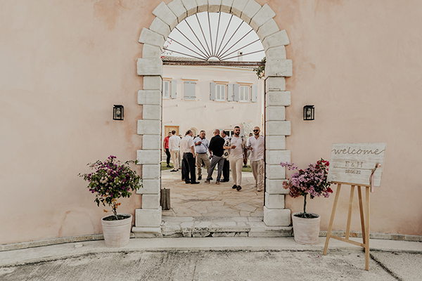 rustic-summer-wedding-courti-estate-lovely--florals_12x
