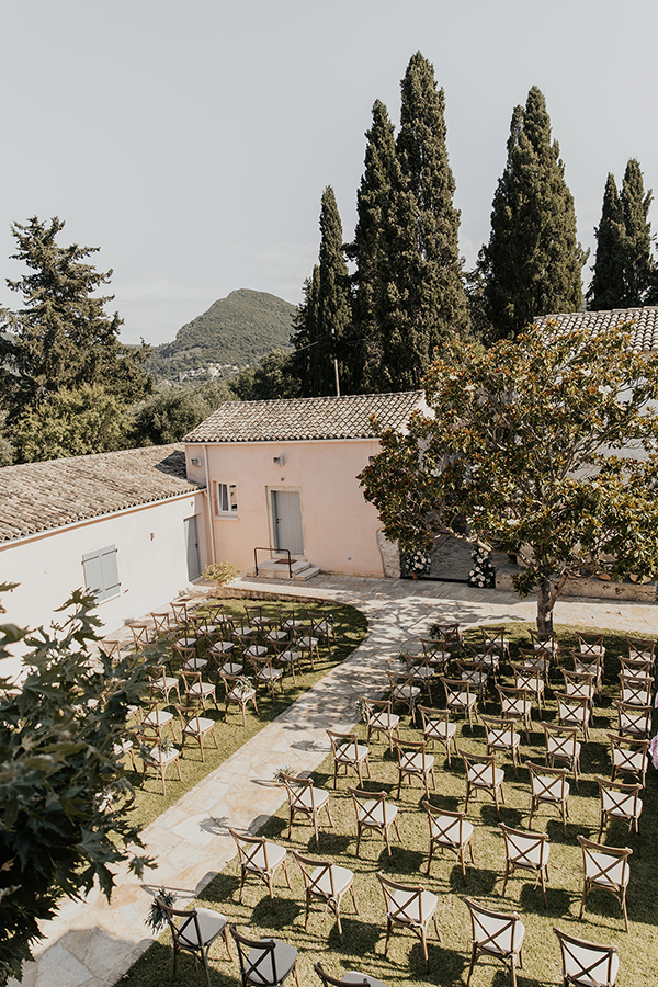 rustic-summer-wedding-courti-estate-lovely--florals_14