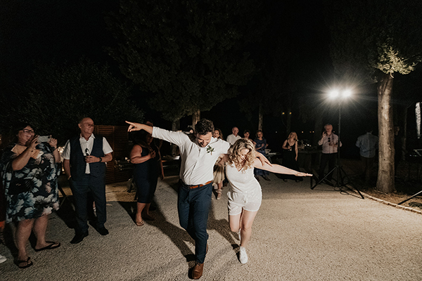 rustic-summer-wedding-courti-estate-lovely--florals_23