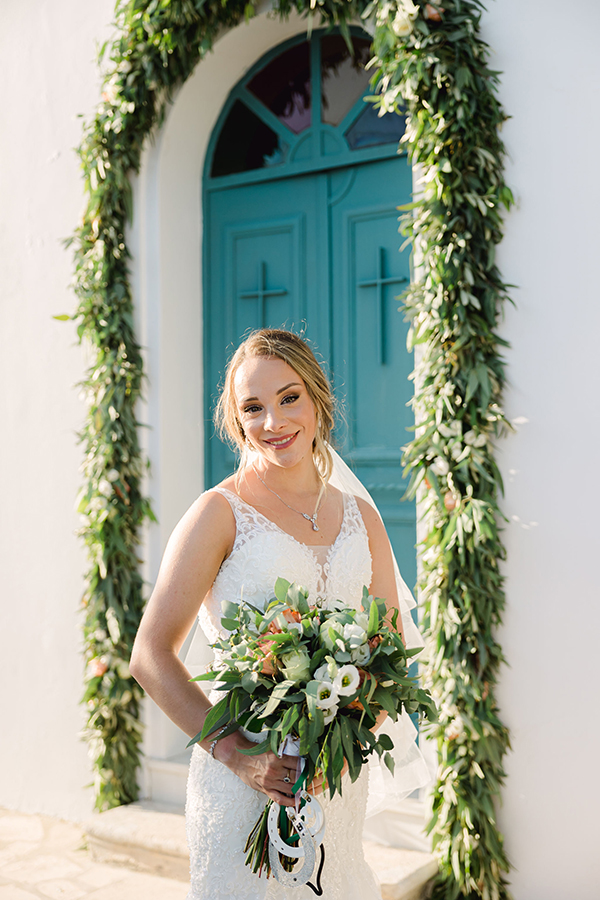 beautiful-summer-wedding-kefalonia-pretty-romantic-florals_03