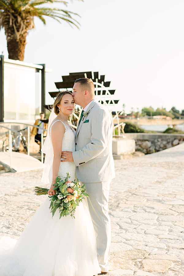 beautiful-summer-wedding-kefalonia-pretty-romantic-florals_03x
