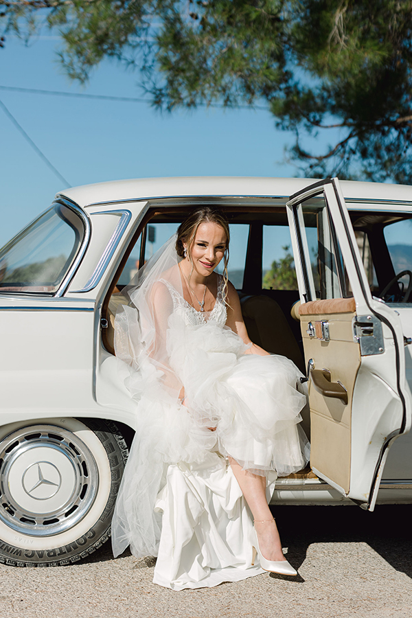 beautiful-summer-wedding-kefalonia-pretty-romantic-florals_43