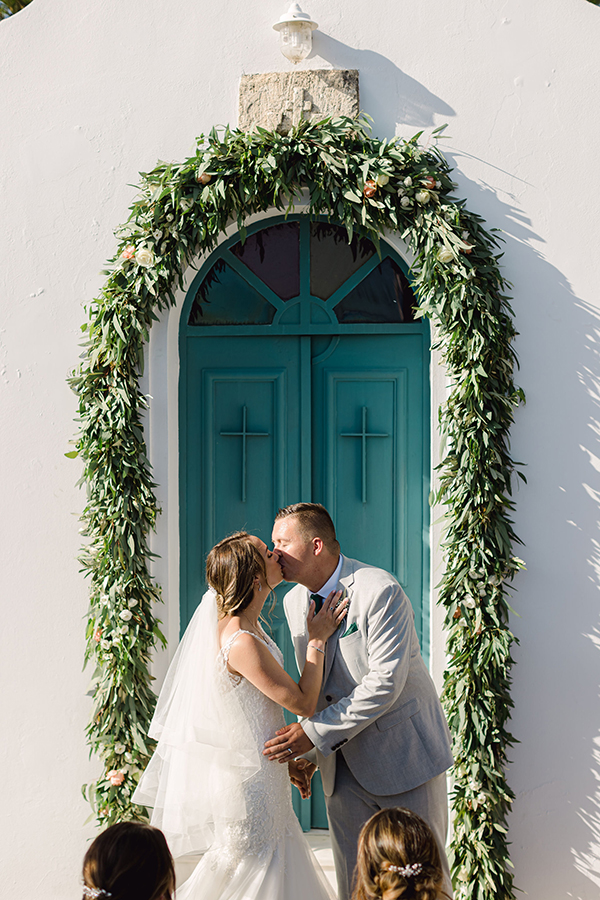 beautiful-summer-wedding-kefalonia-pretty-romantic-florals_59