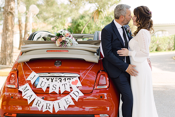 lovely-spring-elopement-in-kefalonia-anemones-roses_01