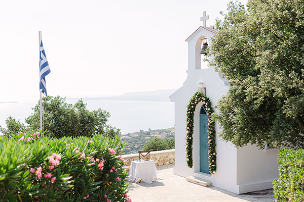 lovely-spring-elopement-in-kefalonia-anemones-roses_12