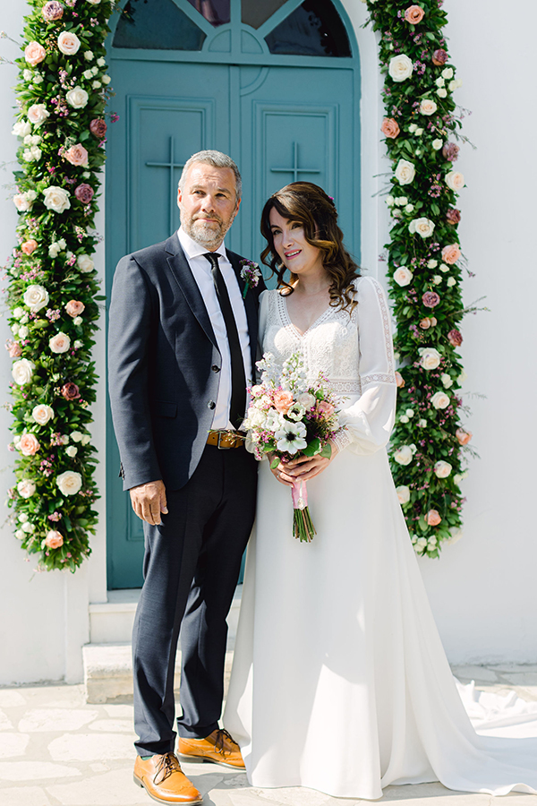 lovely-spring-elopement-in-kefalonia-anemones-roses_20