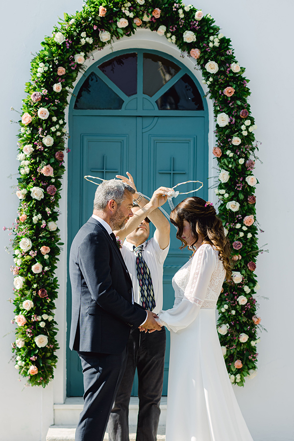 lovely-spring-elopement-in-kefalonia-anemones-roses_24