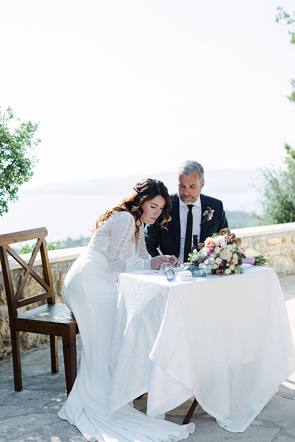 lovely-spring-elopement-in-kefalonia-anemones-roses_35