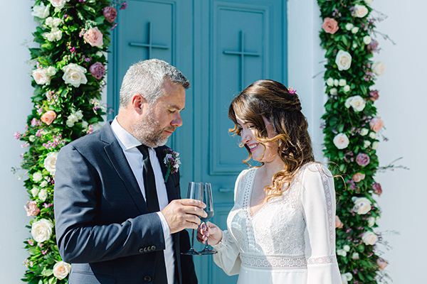 lovely-spring-elopement-in-kefalonia-anemones-roses_38