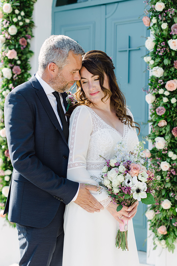 lovely-spring-elopement-in-kefalonia-anemones-roses_42