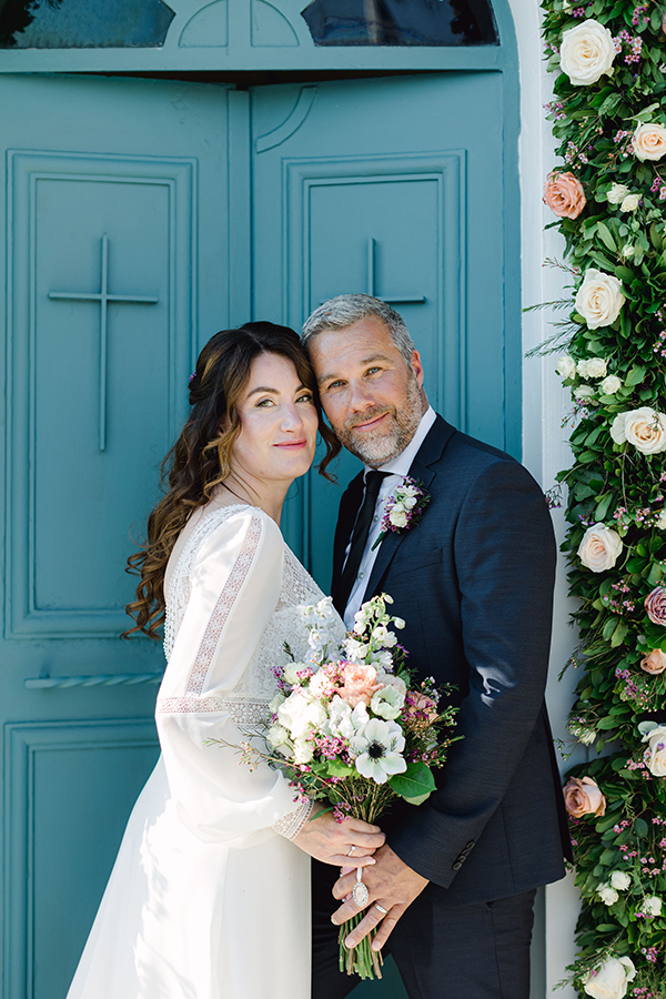 lovely-spring-elopement-in-kefalonia-anemones-roses_46