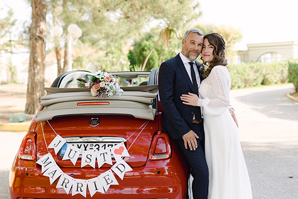 lovely-spring-elopement-in-kefalonia-anemones-roses_49