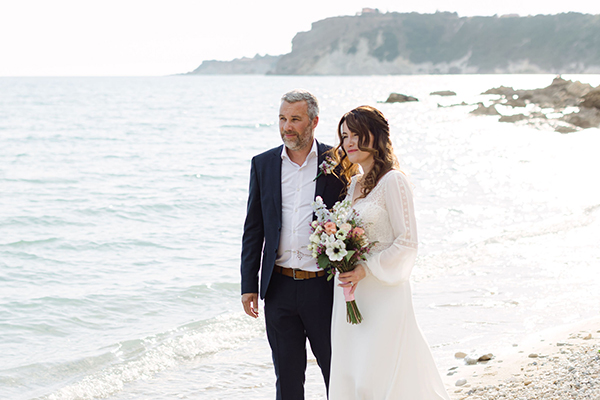 lovely-spring-elopement-in-kefalonia-anemones-roses_54