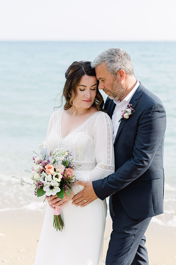 lovely-spring-elopement-in-kefalonia-anemones-roses_57