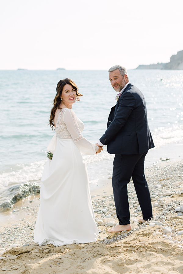 lovely-spring-elopement-in-kefalonia-anemones-roses_61