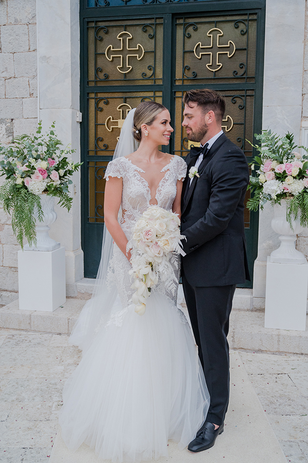 lovely-summer-wedding-romantic-blooms-in-white-pink-tones_01