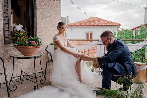 lovely-summer-wedding-romantic-blooms-in-white-pink-tones_07x