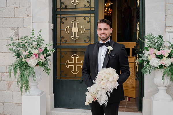 lovely-summer-wedding-romantic-blooms-in-white-pink-tones_11x