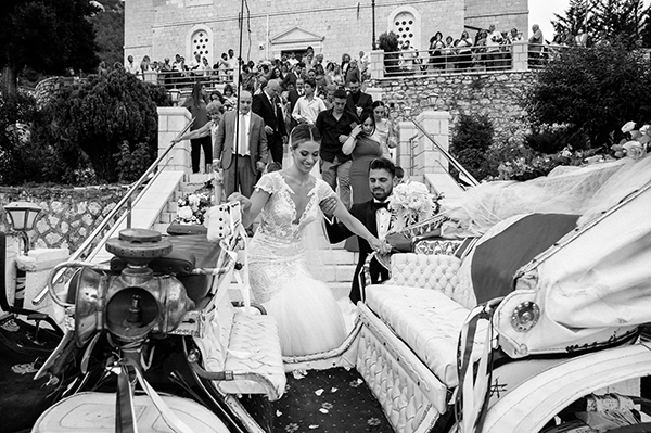 lovely-summer-wedding-romantic-blooms-in-white-pink-tones_31