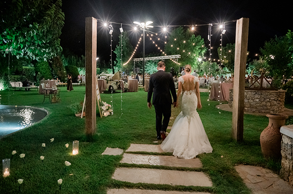 lovely-summer-wedding-romantic-blooms-in-white-pink-tones_32x
