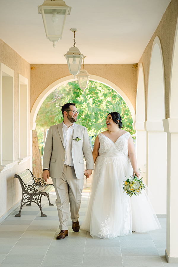 lovely-summer-wedding-kefalonia-florals-white-yellow-shades_02