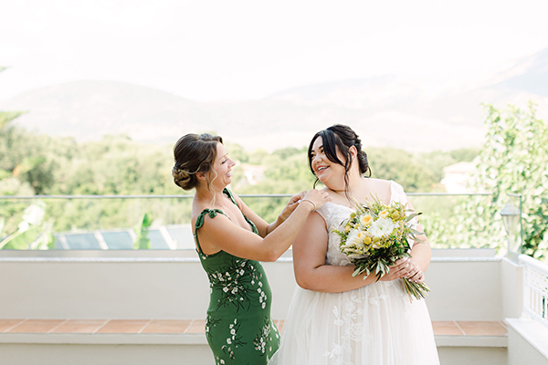 lovely-summer-wedding-kefalonia-florals-white-yellow-shades_12