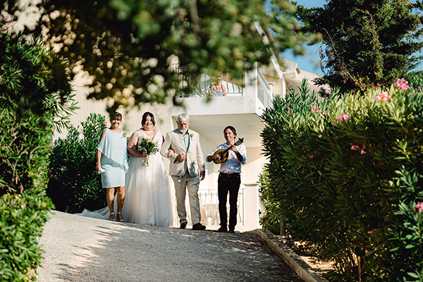 lovely-summer-wedding-kefalonia-florals-white-yellow-shades_25
