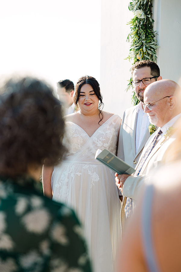 lovely-summer-wedding-kefalonia-florals-white-yellow-shades_26