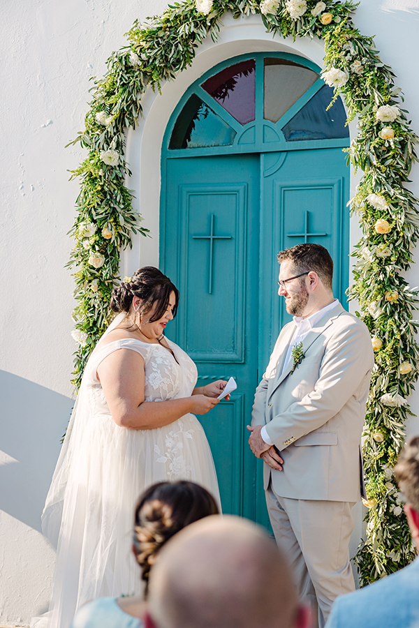 lovely-summer-wedding-kefalonia-florals-white-yellow-shades_28