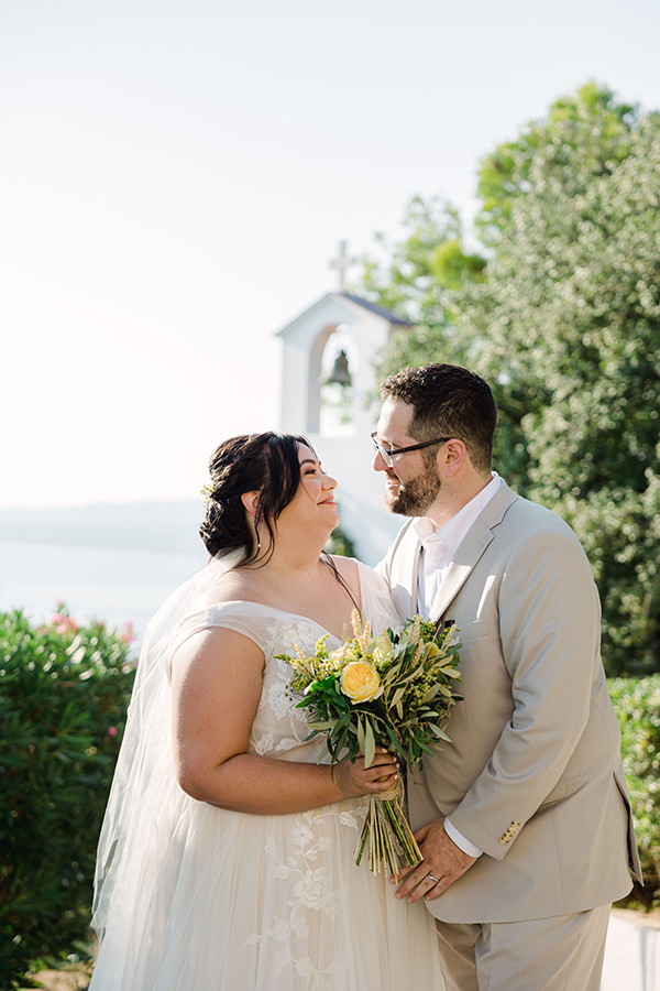 lovely-summer-wedding-kefalonia-florals-white-yellow-shades_32