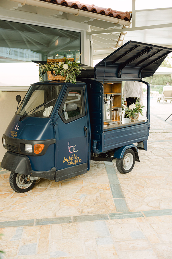 lovely-summer-wedding-kefalonia-florals-white-yellow-shades_40