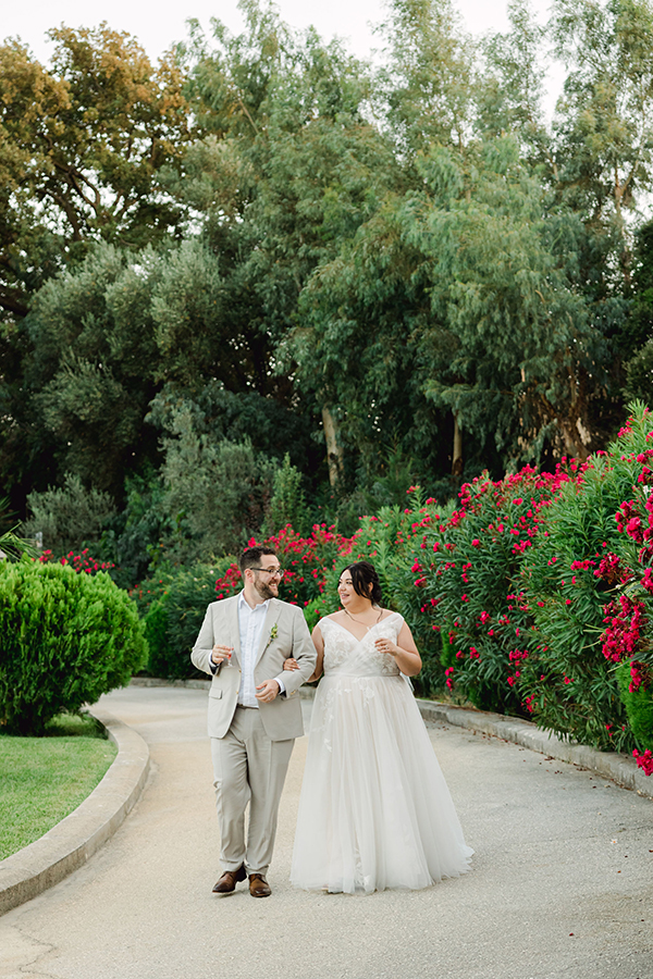 lovely-summer-wedding-kefalonia-florals-white-yellow-shades_44