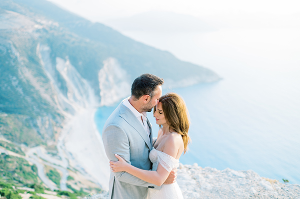 whimsical-wedding-kefalonia-prettiest-colors_03