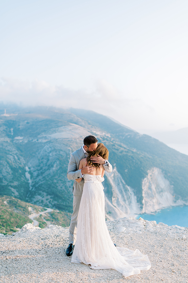 whimsical-wedding-kefalonia-prettiest-colors_04