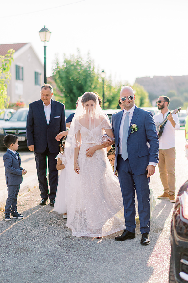 whimsical-wedding-kefalonia-prettiest-colors_19