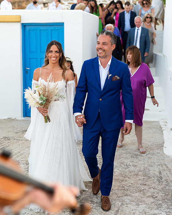 boho-summer-wedding-serifos-island-pampas-grass-white-hydrangeas_13