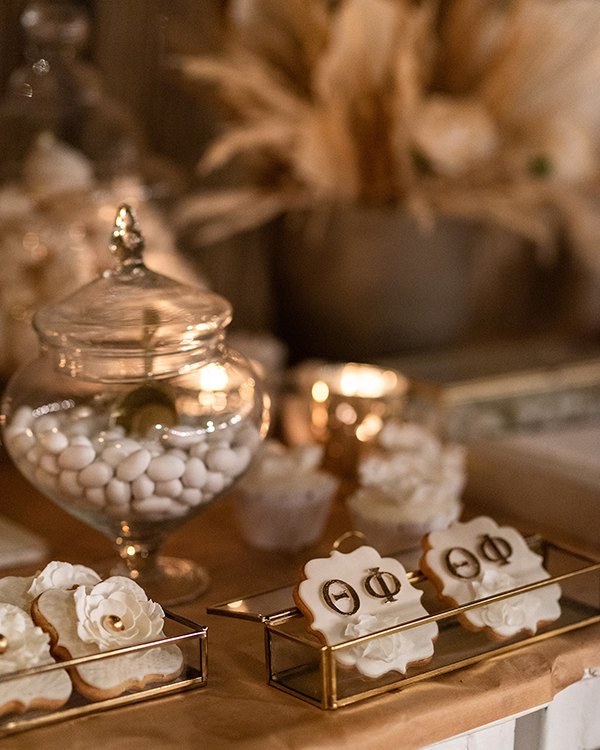 boho-summer-wedding-serifos-island-pampas-grass-white-hydrangeas_17