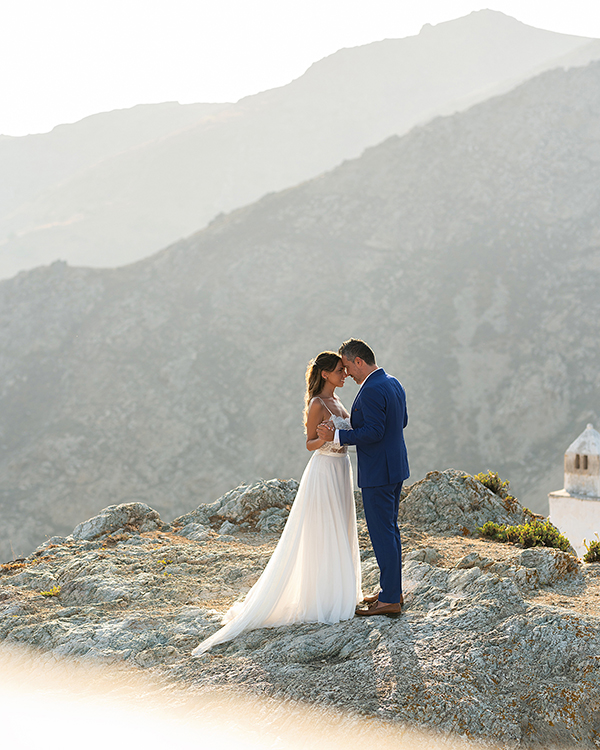 boho-summer-wedding-serifos-island-pampas-grass-white-hydrangeas_20
