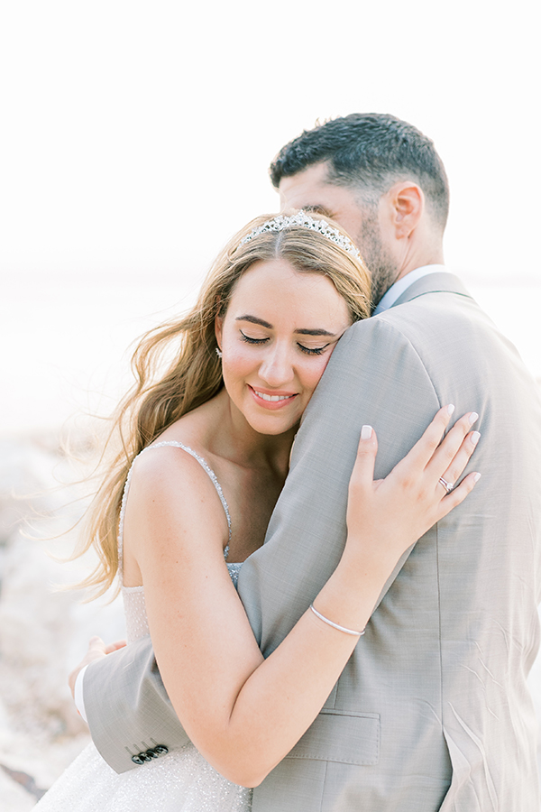 elegant-summer-wedding-at-ble-azure-lush-white-blooms_01x