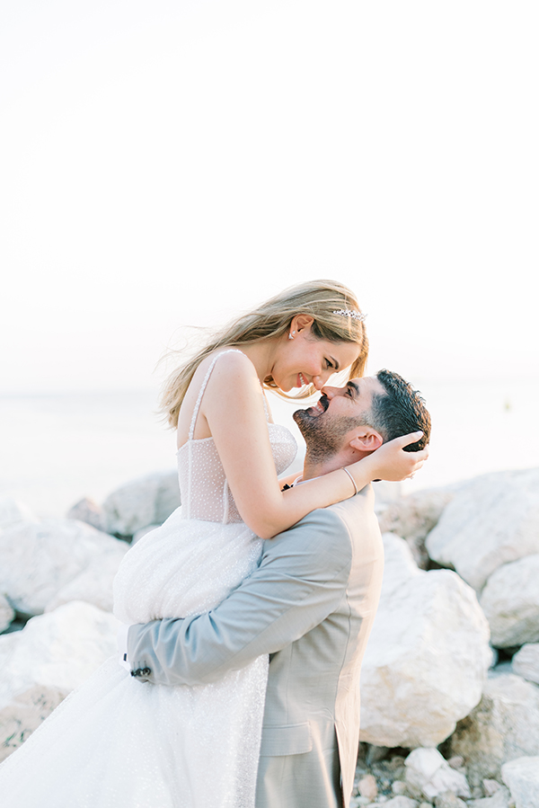 elegant-summer-wedding-at-ble-azure-lush-white-blooms_04