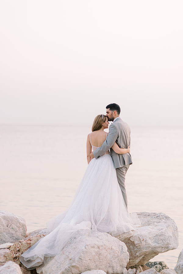 elegant-summer-wedding-at-ble-azure-lush-white-blooms_07