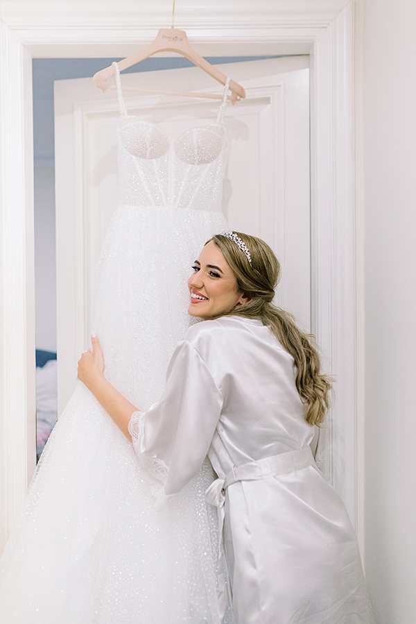 elegant-summer-wedding-at-ble-azure-lush-white-blooms_12